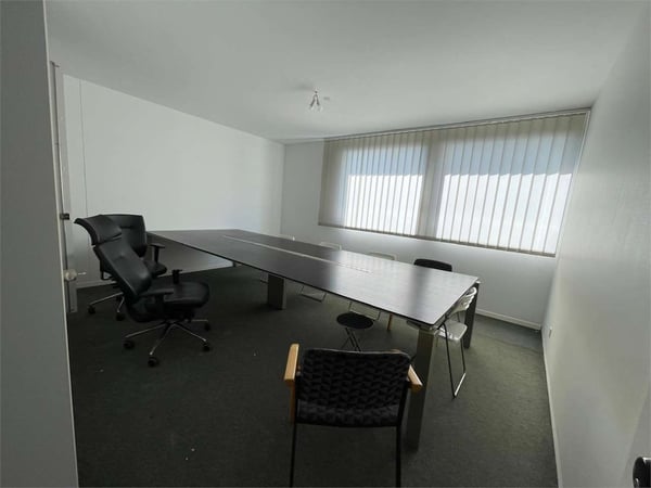 Affittasi spazio commerciale 240mq 1