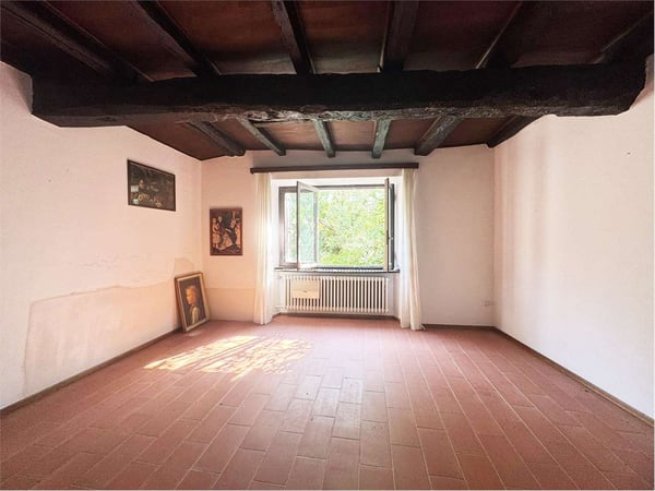 Affascinante villa da ristrutturare immersa nel verde a Novazzano 7