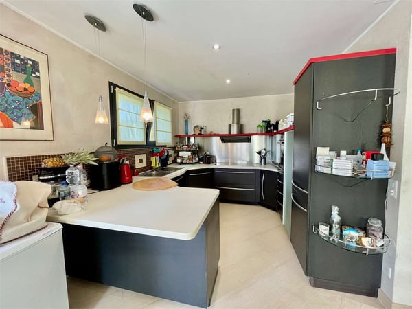 Splendida villa unifamiliare con piscina in zona residenziale a Genest 6