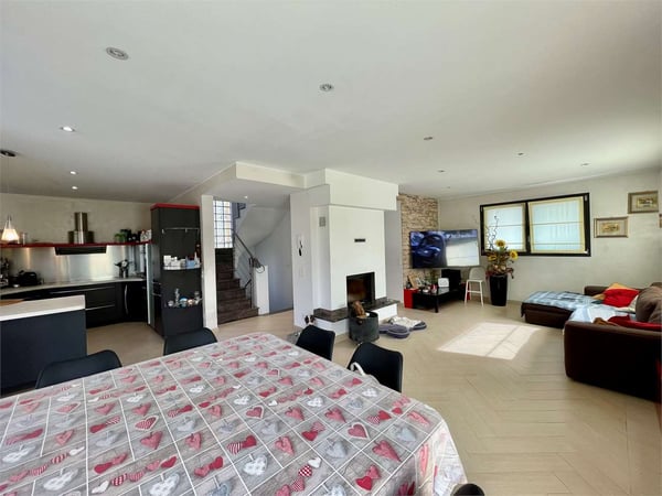 Splendida villa unifamiliare con piscina in zona residenziale a Genest 5