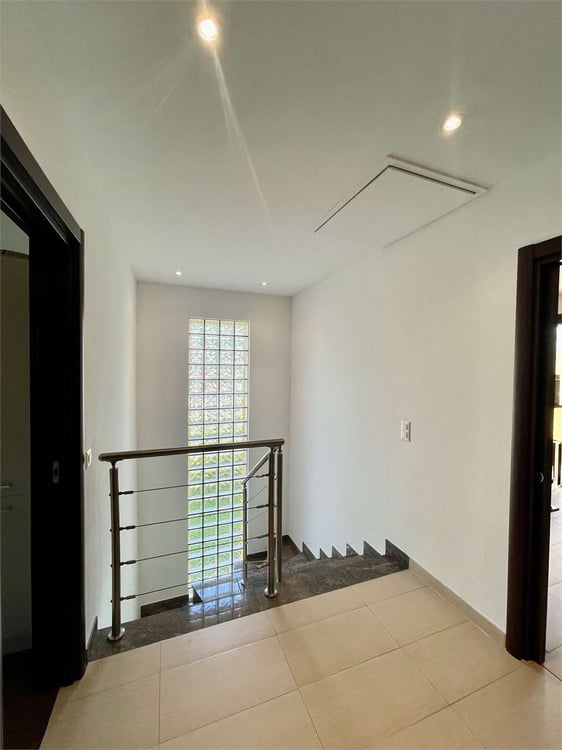 Splendida villa unifamiliare con piscina in zona residenziale a Genest 9