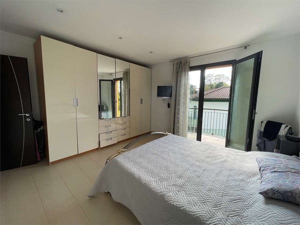 Splendida villa unifamiliare con piscina in zona residenziale a Genest 7