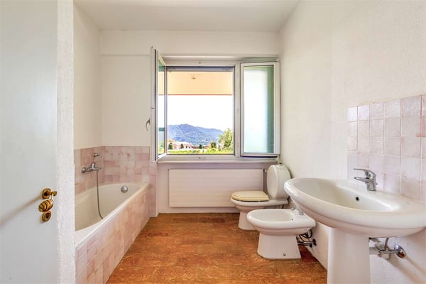 Villa con grande giardino e ampia piscina - Coldrerio 8