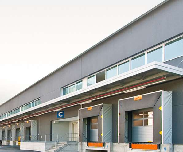 Affittasi spazio logistico /magazzino di ampia metratura a Cadenazzo 1