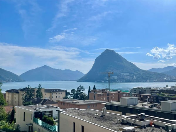 Prestigioso appartamento duplex con terrazza e meravigliosa vista lago 1