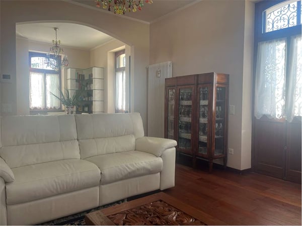 Balerna splendida villa con piscina 12