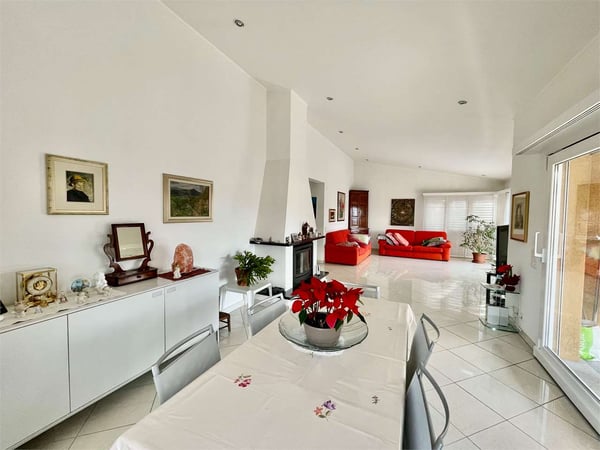 Villa bifamiliare con piscina e vista panoramica - Cadro