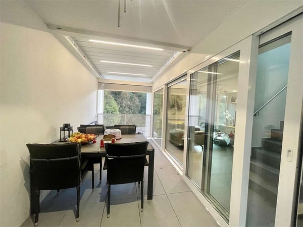 Villa unifamiliare moderna con vista aperta a Origlio 9
