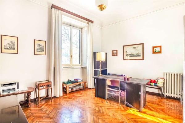 UFFICIO DI RAPPRESENTANZA IN PIAZZA SEMPIONE - ARCO DELLA PACE 13