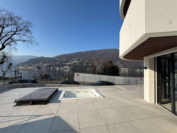 Meravigliosa villa di pregio triplex vista lago di 4.5 locali Brusino