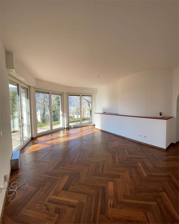 Esclusiva Villa con Area Wellness e Vista Aperta nel Verde di Vezia 8