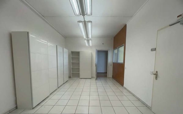 Affittasi spazio ufficio 4 locali - Manno 3