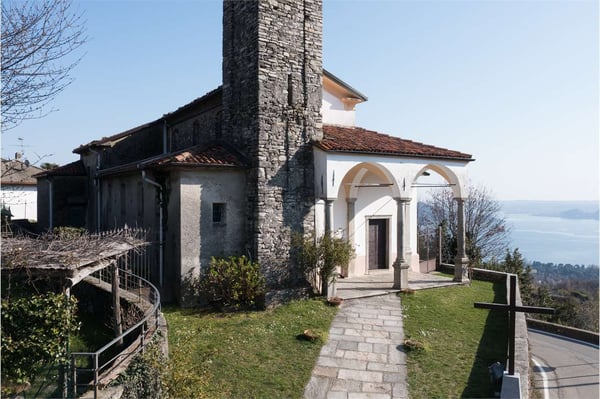 VILLA/CASALE RISTRUTTURATO CON GIARDINO PRIVATO IN LESA 2