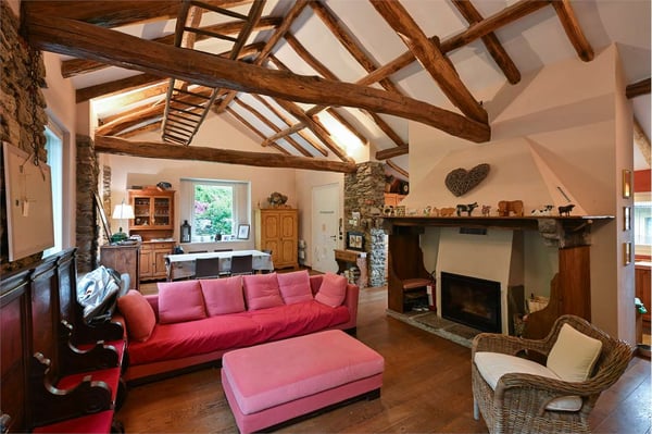 VILLA/CASALE RISTRUTTURATO CON GIARDINO PRIVATO IN LESA 1