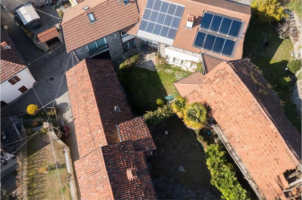VILLA/CASALE RISTRUTTURATO CON GIARDINO PRIVATO IN LESA 7