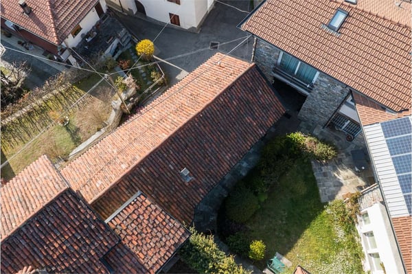VILLA/CASALE RISTRUTTURATO CON GIARDINO PRIVATO IN LESA 6