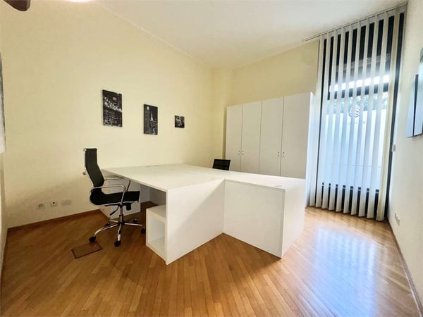Ufficio di 5 locali a Lugano - centro a due passi dall'Istituto Elveti 6