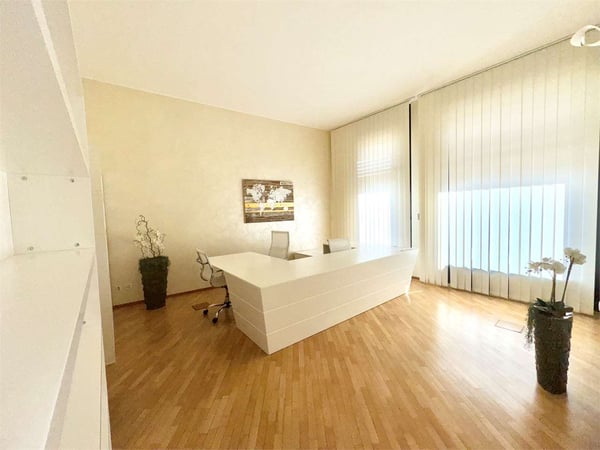 Ufficio di 5 locali a Lugano - centro a due passi dall'Istituto Elveti 5