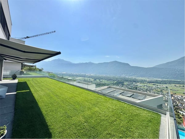 Moderna villa unifamiliare Minergie-P con impianto fotovoltaico e priv 1