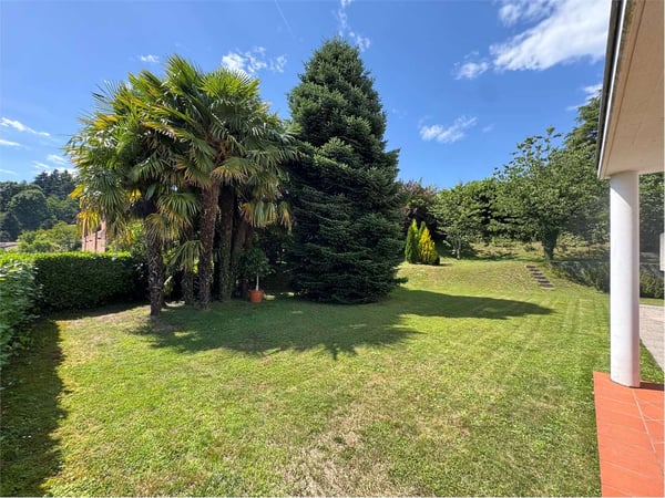 Prestigiosa villa indipendente in vendita immersa nel verde di Gentili 7