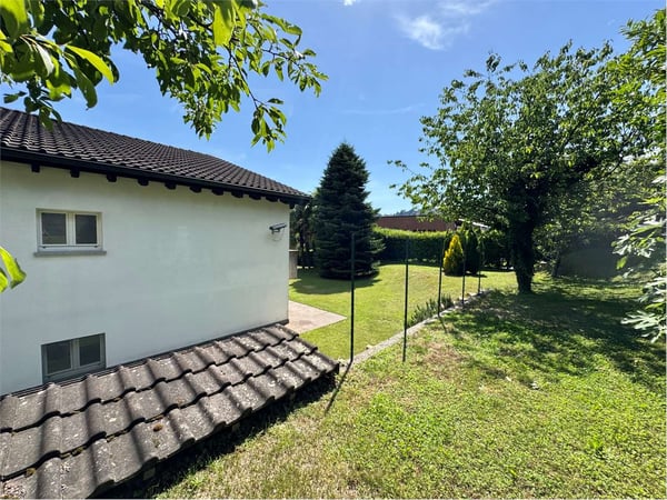 Prestigiosa villa indipendente in vendita immersa nel verde di Gentili 9