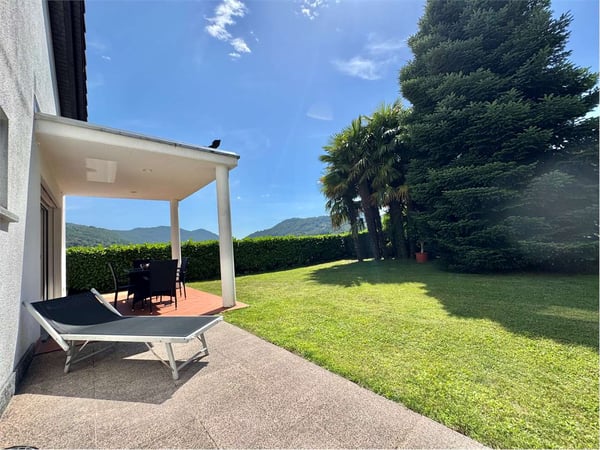 Prestigiosa villa indipendente in vendita immersa nel verde di Gentili 6