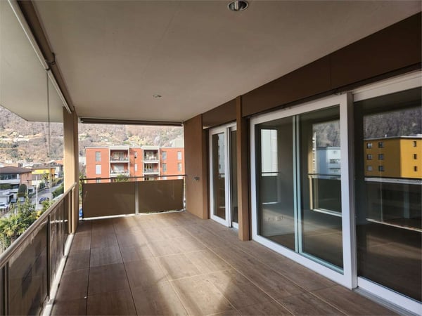 Elegante 3.5 locali moderno con ampio terrazzo e doppi posteggi 12