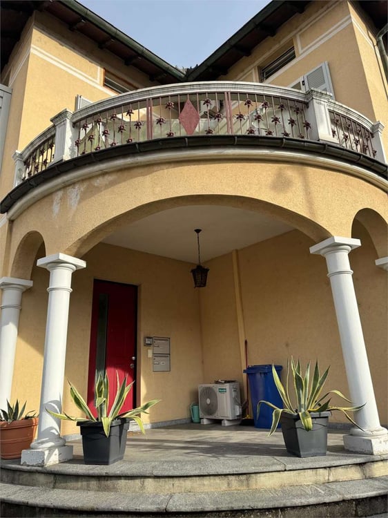 Prestigiosa Villa con giardino a Chiasso vicino al centro città