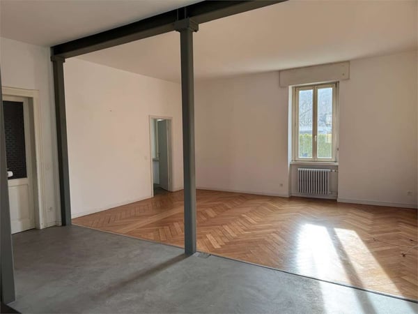 Prestigiosa Villa con giardino a Chiasso vicino al centro città 2
