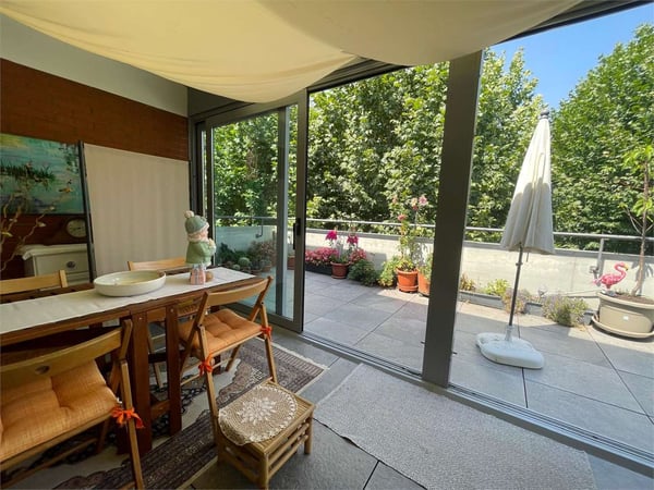 Elegante Attico 3.5 locali con Giardino d'Inverno e terrazza, Agno