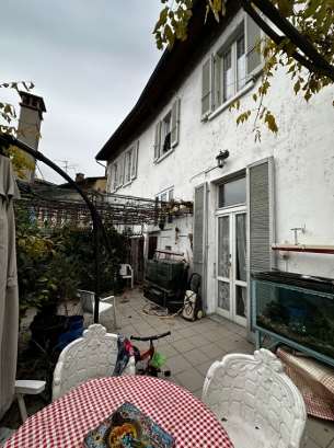 Capolago - Palazzina di nucleo da ristrutturare con corte privata, ter 2