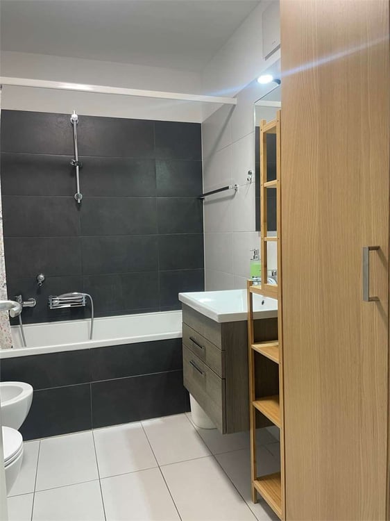 Residenza moderna di pregio con ampio terrazzo e doppi servizi nel ver 8