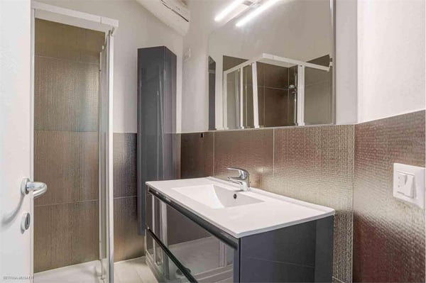 BALERNA | PALAZZINA COMPLETAMENTE RIATTATA - OTTIMA OPPORTUNITÀ A R 8