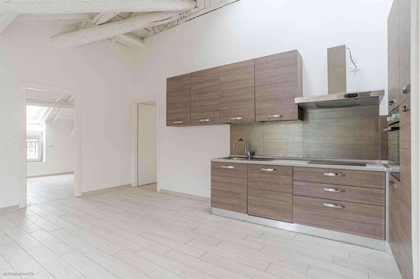 BALERNA | PALAZZINA COMPLETAMENTE RIATTATA - OTTIMA OPPORTUNITÀ A R 3
