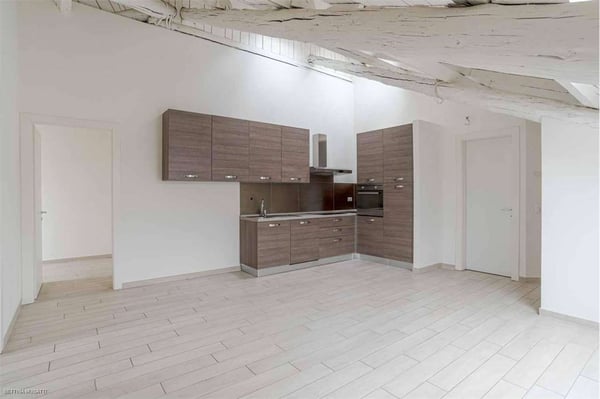 BALERNA | PALAZZINA COMPLETAMENTE RIATTATA - OTTIMA OPPORTUNITÀ A R 7