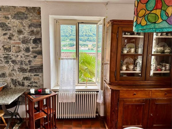 RIVA SAN VITALE - DUE APPARTAMENTI DIRETTAMENTE A LAGO 10