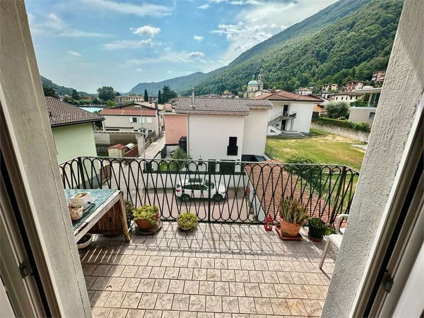 RIVA SAN VITALE - DUE APPARTAMENTI DIRETTAMENTE A LAGO 11