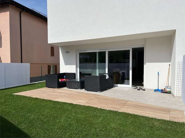 Villa contigua di nuova costruzione (2023) a Balerna - contesto esclus