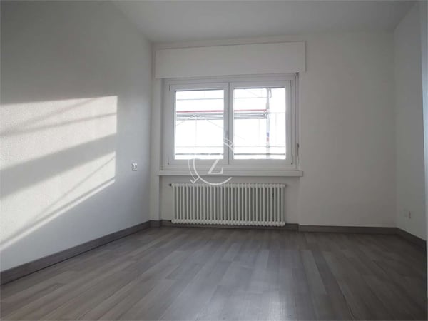 Elegante attico di 3.5 locali con vista panoramica e piscina condomini 8