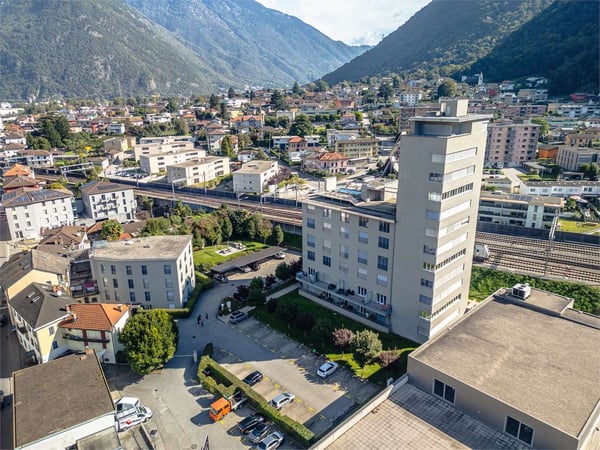 3.5 locali moderno con piscina e vista Alpi - Arbedo 12