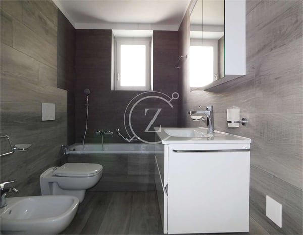 3.5 LOCALI CON VISTA LAGO, PISCINA E GIARDINO 7
