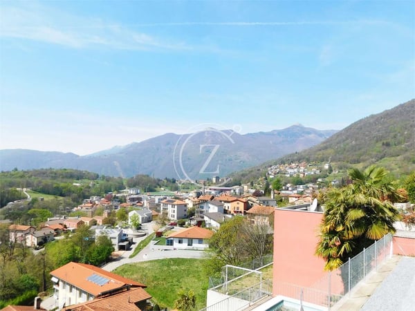 3.5 LOCALI CON VISTA LAGO, PISCINA E GIARDINO 3