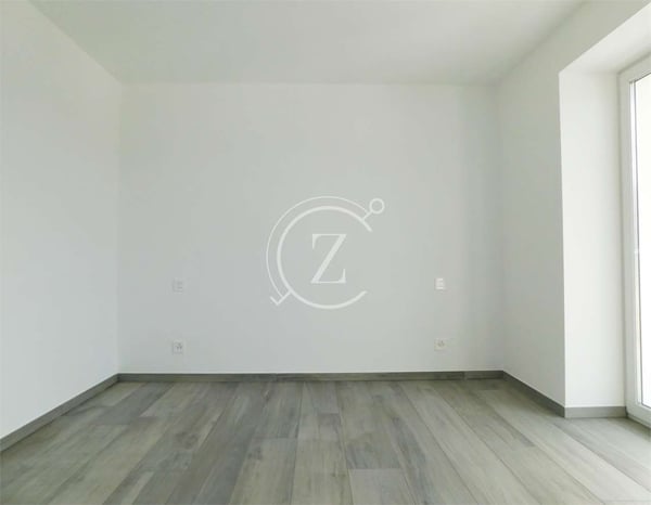 3.5 LOCALI CON VISTA LAGO, PISCINA E GIARDINO 6