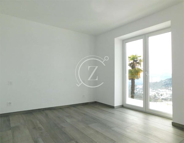 3.5 LOCALI CON VISTA LAGO, PISCINA E GIARDINO 8