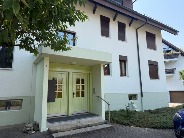 Charmante renovierte 4-Zimmer-Wohnung mit Gemeinschaftspool/Sauna und Garage in Dotzigen 2