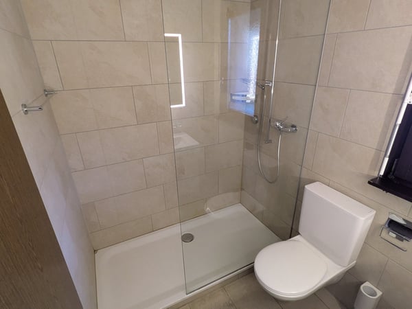 Charmante renovierte 4-Zimmer-Wohnung mit Gemeinschaftspool/Sauna und Garage in Dotzigen 7