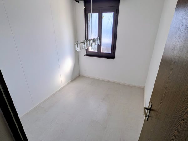 Charmante renovierte 4-Zimmer-Wohnung mit Gemeinschaftspool/Sauna und Garage in Dotzigen 11