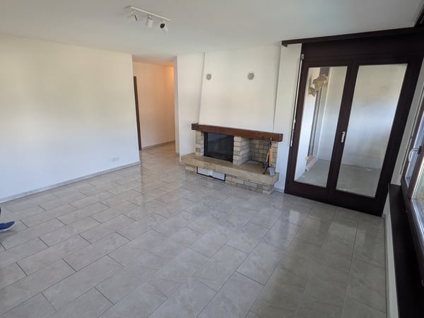 Charmante renovierte 4-Zimmer-Wohnung mit Gemeinschaftspool/Sauna und Garage in Dotzigen 5
