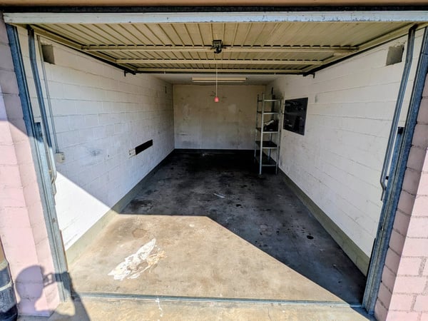 Charmante renovierte 4-Zimmer-Wohnung mit Gemeinschaftspool/Sauna und Garage in Dotzigen 16