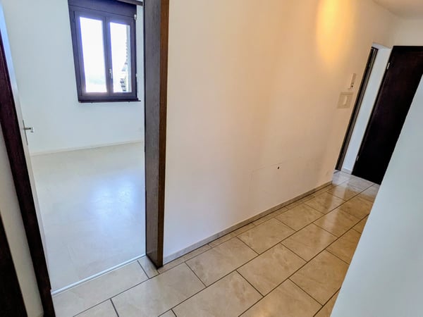 Charmante renovierte 4-Zimmer-Wohnung mit Gemeinschaftspool/Sauna und Garage in Dotzigen 12